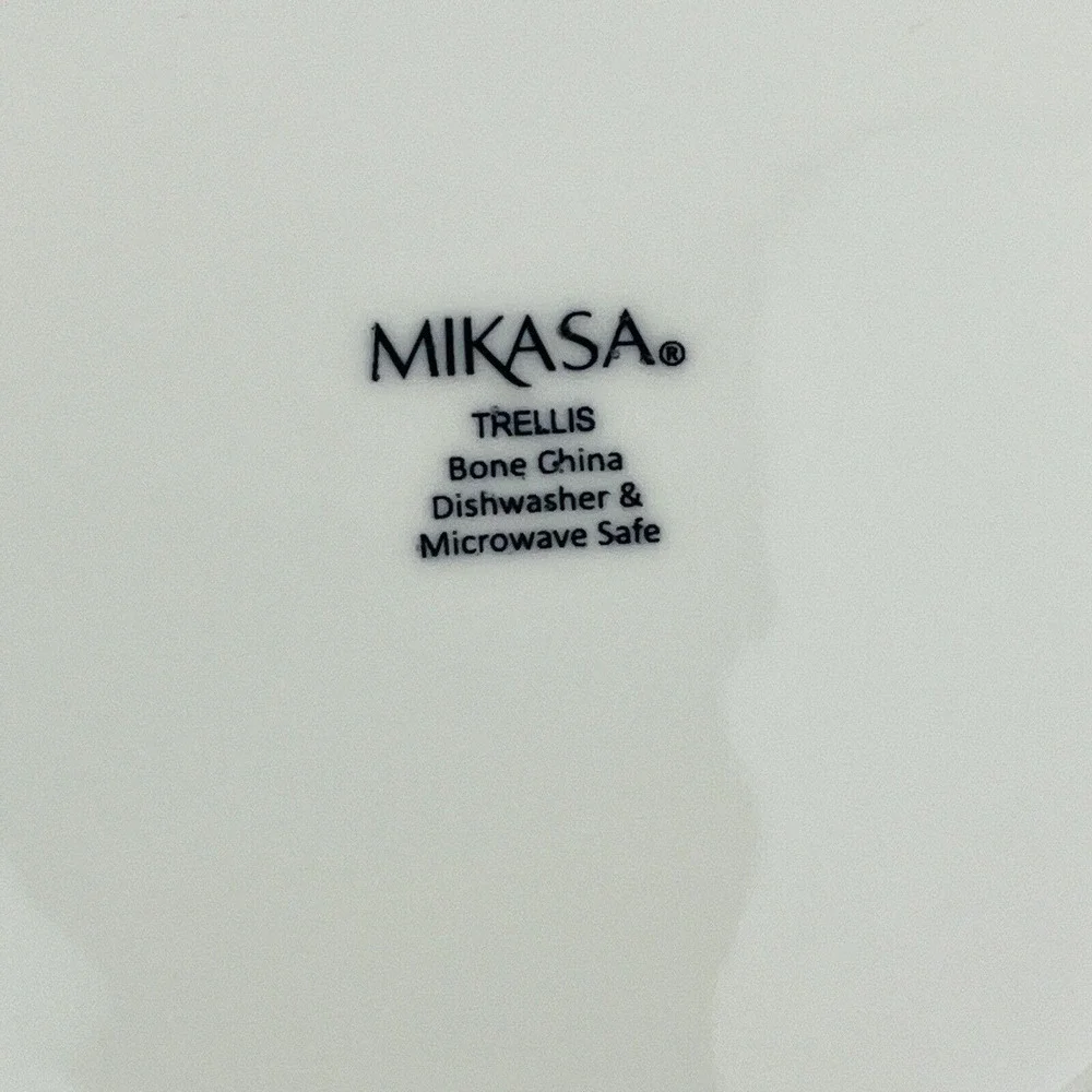 Mikasa‎ Trellis White Salad Plate 9